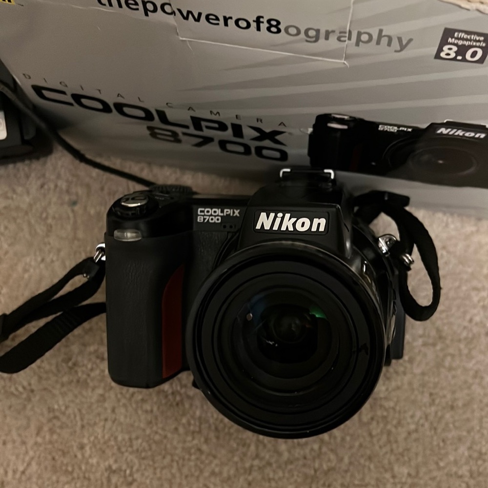 Nikon Coolpix 8700 Digital Camera
